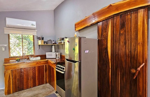 Las Lomas Apartment | Casa Cariad *Cottage house near Playa Bejuco*nn