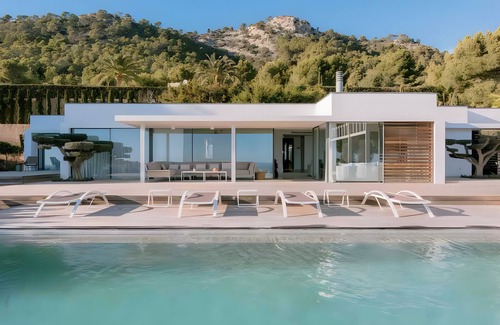 Sant Josep de sa Talaia Villa | Casa Cayama with sea views, Wi-Fi and air conditioning