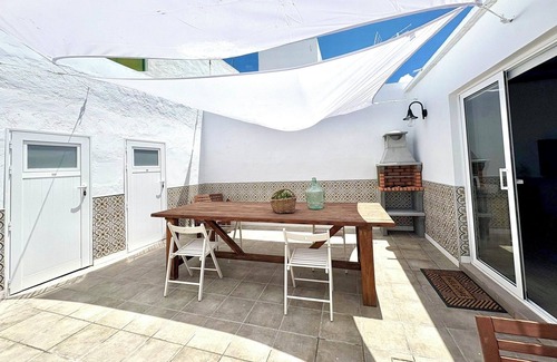 El Golfo Apartment | Casa Caladero a brilliant apartment in El Golfo with 2 bedrooms, Wifi, and AC