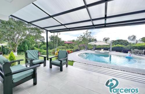 Pereira House | Casa Campestre De 6 Habitaciones Por Parceros Group