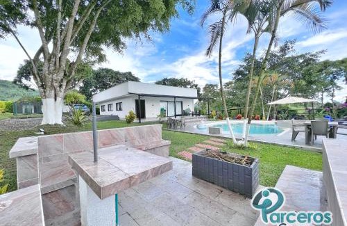 Pereira House | Casa Campestre De 6 Habitaciones Por Parceros Group