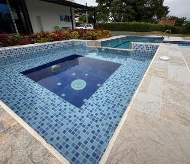 Pereira House | Casa Campestre En Via Principal Por Parceros Group