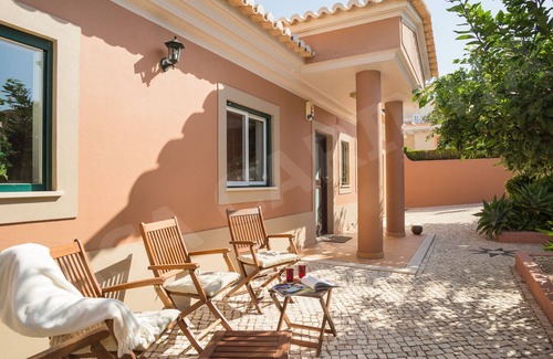 Atalaia Villa | Casa Carinha | professionally cleaned | 5-bedroom luxury villa | private pool | near Lagos town centre