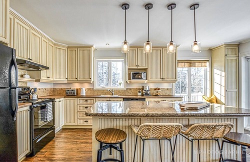 Lac-des-Plages Ski Chalet | Casa Carpe - Lakefront property w/fireplace & spa