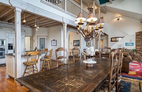 Groveland House | Casa Cassaretto - This Beautiful Lakefront Home is Only 50 yards from Marina Beach by Yosemite Region Resorts