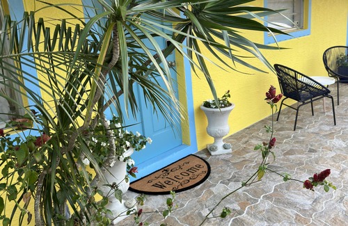 Palm City House | Casa Celeste. Fenced Back Yard. Close to Boat Ramp. Children and Dog Friendly.