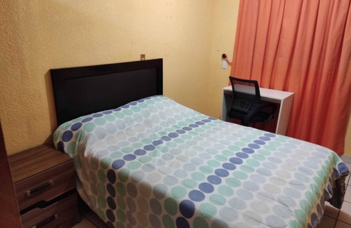 Morelia House | Casa Cerca de la Central de Autobuses. Con Estacionamiento Para un Auto