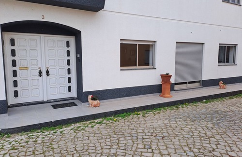Burinhosa Apartment | Casa Charlott, Gemütliche Ferienwohnung, Pataias