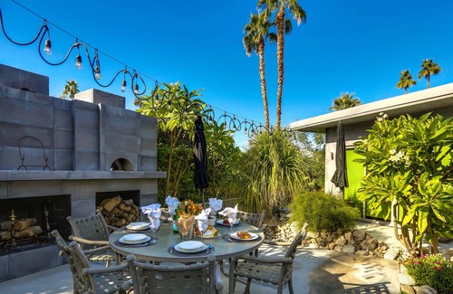 Tahquitz River Estates House | Casa Chill! Private Villa! Pool! Spa! 3 Fireplaces! Mt Views! Walk to Downtwn PS