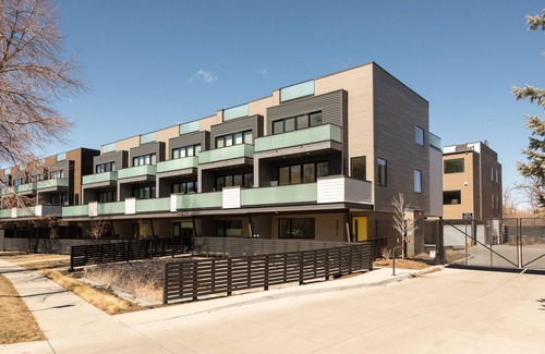 Whittier House | *Casa Clem* Modern, Clean, Luxury Townhome, Walk to Pearl St. w/Flatiron Views!