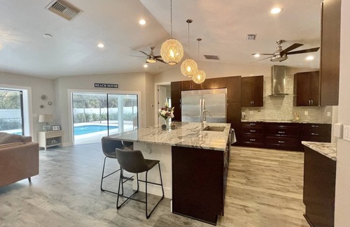 Palm River Estates House | Casa Coastal Feliz