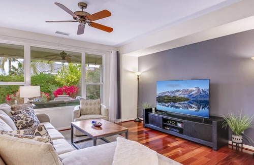 La Quinta House | Casa Colonias: Community pool and spa, luxury interiors!
