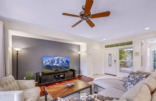 La Quinta House | Casa Colonias: Community pool and spa, luxury interiors!