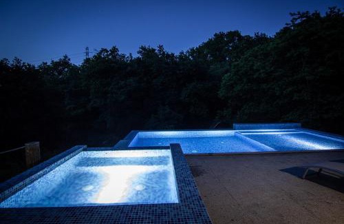 Parada de Bouro House | Casa com piscina privada e jacuzzi no Gerês