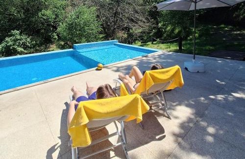 Parada de Bouro House | Casa com piscina privada e jacuzzi no Gerês