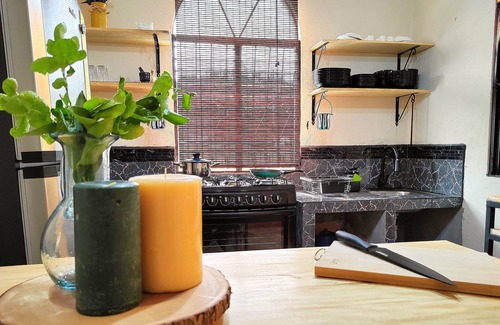 Mazatenango House | Casa Completa con A/C- Parqueos Gratis - 7 min. Plaza Americas- Mazatenango.