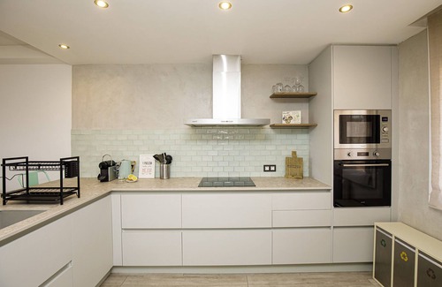 Montjuic House | Casa con Bonitas Vistas en Montjuic, Girona
