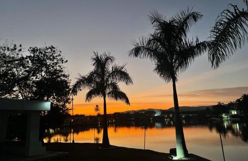 Girardot House | Casa con piscina y BBQ en Lagos del Peñón Girardot