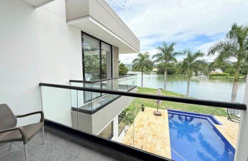 Girardot House | Casa con piscina y BBQ en Lagos del Peñón Girardot