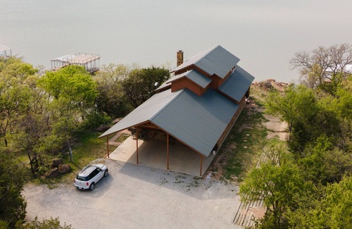 Gordon House | Casa Con Vista . Lake Palo Pinto . NEW . Fully Furnished . Cleaning Fee Included