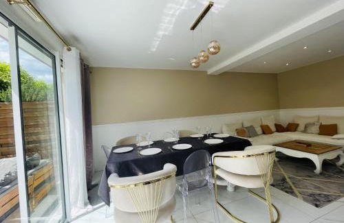 Monplaisir House | Casa Contemporaine