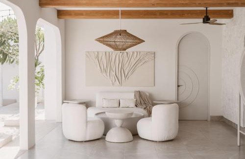 Batu Bolong Villa | Casa Contenta Canggu, 5 beds luxe. Canggu Central