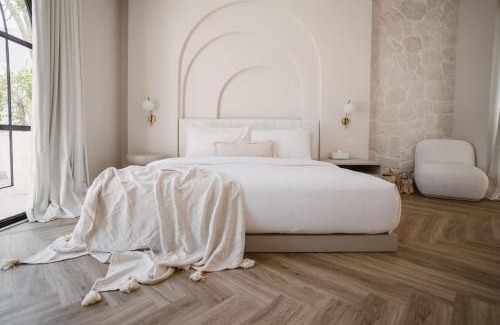 Batu Bolong Villa | Casa Contenta Canggu, 5 beds luxe. Canggu Central