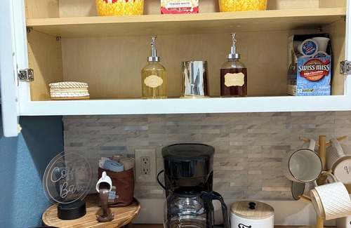 Westgate House | Casa Cool Breeze your family’s perfect escape in sunny West Palm Beach!