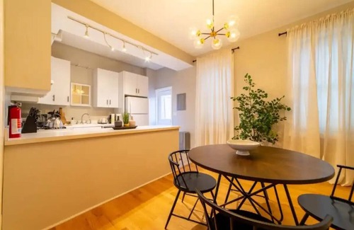 Albany Apartment | Casa Coquette+King Bed w/En Suite+Center Sq 2 min