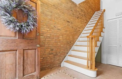 Albany Apartment | Casa Coquette+King Bed w/En Suite+Center Sq 2 min