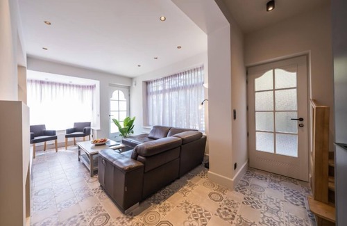 Westende House | Casa Cottage - Fully Renovated Holiday Home by the sea, for 12 guests
