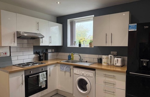 Rusholme Apartment | Casa Cove 2BR Flat Free Parking, 5 min to Hospital