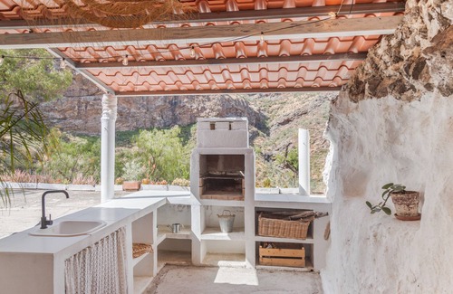 Galdar House | 'Casa Cueva' with Mountain View, Private Terrace and Private Garden