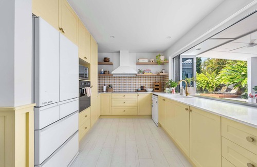 Burleigh Waters House | Casa Curlew Summary: