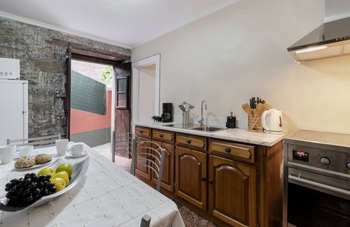 Camara de Lobos Cottage | Casa da Aldeia, smell the aroma of grape harvest