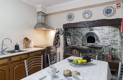 Camara de Lobos Cottage | Casa da Aldeia, smell the aroma of grape harvest