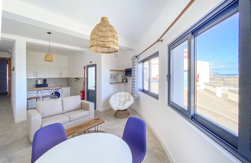 Vila Franca do Campo Apartment | Casa da Baleia T1 Located on the Seafront Overlooking the Fishing Port