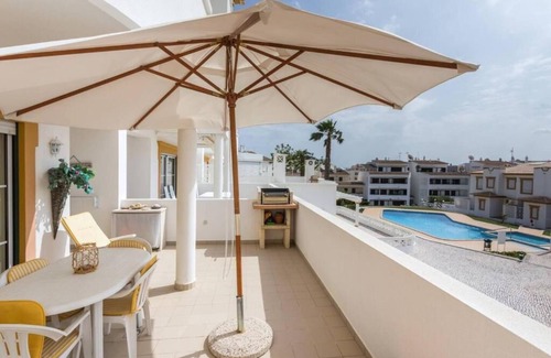 Olhos D'Agua Condo | Casa da Praia n3 minutes walk from Olhos de Agua beach