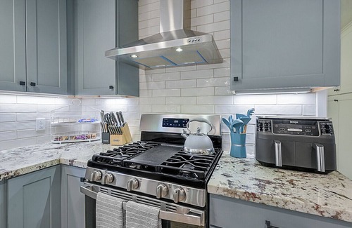 College Station House | Casa da Vida | Poolside Fun & Comfort 4BR/2.5BA