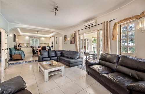 Santa Eulalia Villa | Casa Das Amendoeiras. Popular for stag & hens as well as a family favourite! 🥳