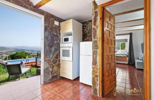 Pinos de Alhaurin Apartment | Casa de 2 dormitorios con piscina privada y desayuno incluido en Alhaurin