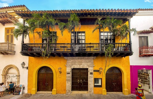 Centro House | CASA DE ALBA 7BR 8BTHR MANSION FRONT MAIN CATHEDRAL 2 POOL STAFF INCLUDED