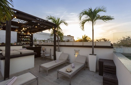 Centro House | CASA DE ALBA 7BR 8BTHR MANSION FRONT MAIN CATHEDRAL 2 POOL STAFF INCLUDED