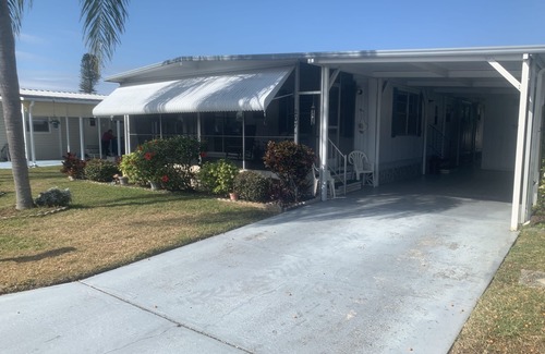 Trailer Estates House | Casa de Amaryllis Comfortable home on the Suncoast