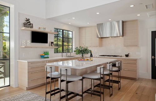 Hedgerow House | Casa de Calma - Timeless Elegance in Montecito