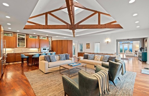 Village of La Jolla House | Casa de Costa Paseo La Jolla, Oceanfront 5 Bedroom Steps to La Jolla Village