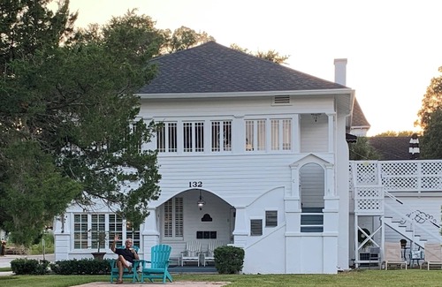 St. Augustine Apartment | Casa de Flora B- Relaxed Elegance in historic St Augustine 🚭