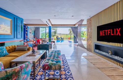 Bouskoura Apartment | CASA DE GOLF Oasis Artistique avec Piscine & Vue Golf, Proche Aéroport