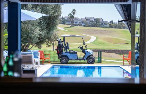 Bouskoura Apartment | CASA DE GOLF Oasis Artistique avec Piscine & Vue Golf, Proche Aéroport