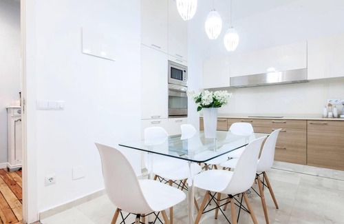 Centro Apartment | Casa de la Luna – 5-Bedroom Apartment in the City Center